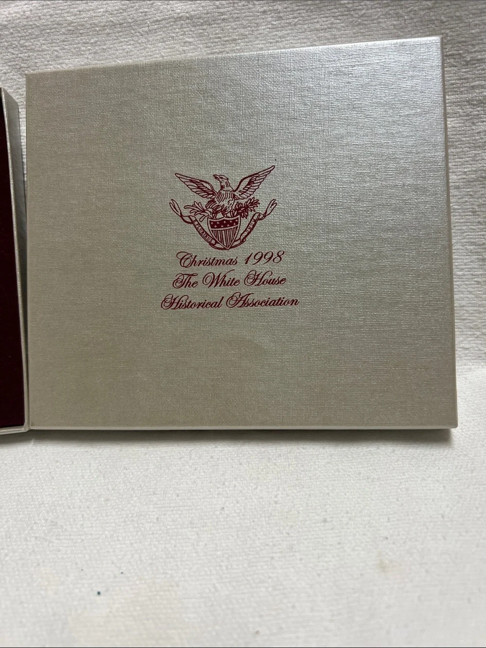Holiday Dove Wreath Ornament - White/Gold 1998 Vtg collection